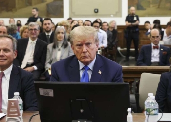 Donald Trump il 2 ottobre davanti alla Corte Suprema di New York (LaPresse)