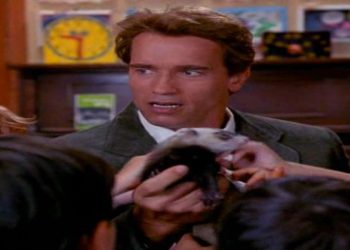 Arnold Schwarzenegger in una scena del film su Italia 1