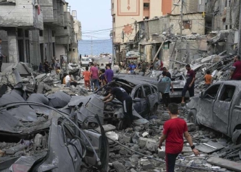 Le macerie della Moschea Yassin distrutta dai bombardamenti israeliani a Gaza (LaPresse)