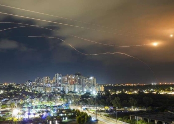 Missili da Gaza su Ashkelon (LaPresse)