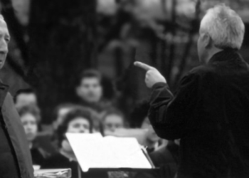 Pippo Molino (di spalle) e Don Luigi Giussani