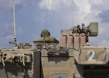 Tank israeliano alle porte di Gaza (LaPresse)