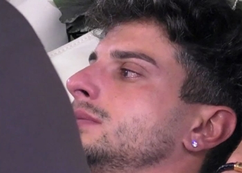 Giuseppe Garibaldi in lacrime al Grande Fratello 2023 (Foto: Screenshot)