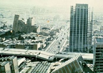 Un'immagine dal film Terremoto, su Rete 4