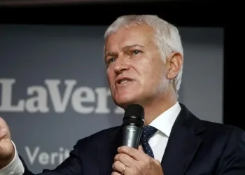 Maurizio Belpietro presenta "La Verità", nel 2017 (LaPresse)