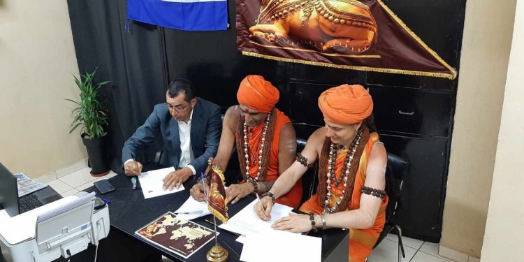 La firma dell'accordo tra Paraguay e Kailasa (Twitter)