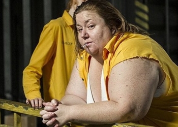 Itiziar Castro in Vis a Vis Screenshot