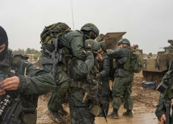 Soldati israeliani al confine con Gaza (LaPresse)