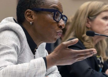 Claudine Gay (Harvard) parla davanti alla Commissione del Congresso, a destra Liz Magill (UPenn) (LaPresse)