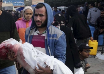 A Gaza, dopo un bombardamento israeliano (LaPresse)