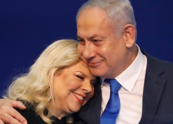 Israele, il primo ministro Benjamin Netanyahu e la moglie Sara (Foto: 2020, LaPresse)