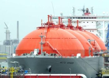 Una nave per il trasporto di GNL (Ansa)