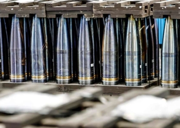 Produzione di missili (Ansa)