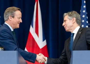 David Cameron, ministro degli Esteri UK, e Anthony Blinken, segretario di Stato USA (Ansa)