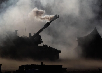 Fuoco dai tank israeliani (Ansa)