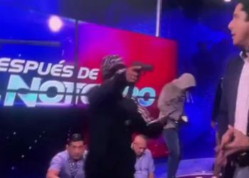 L'assalto alla tv in Ecuador (Twitter)