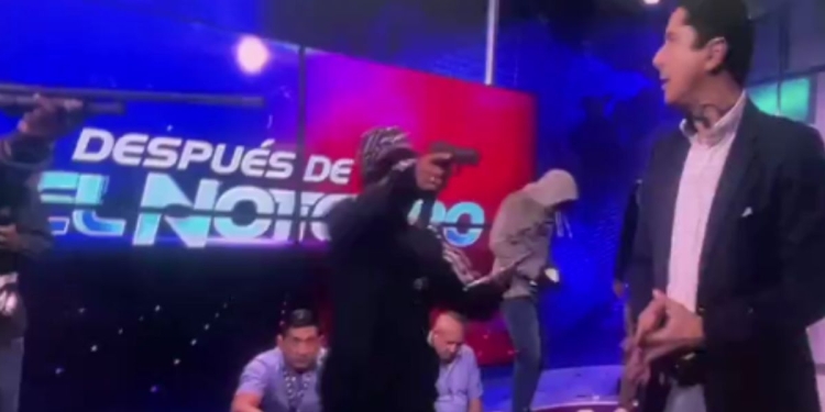 L'assalto alla tv in Ecuador (Twitter)