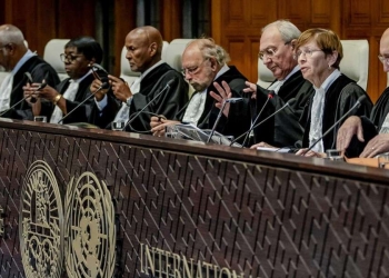 I giudici della Corte internazionale di giustizia durante la seduta (Ansa)