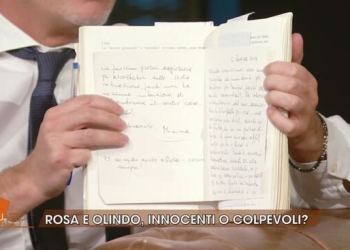 Marco Oliva mostra il diario di Olindo a Quarto Grado