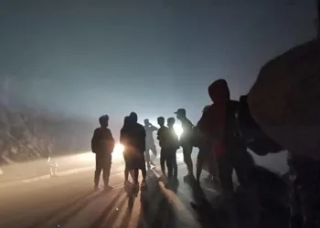 Incendio nel campo profughi di Moria nell'isola di Lesbo in Grecia, 9 settembre 2020 (Ansa)