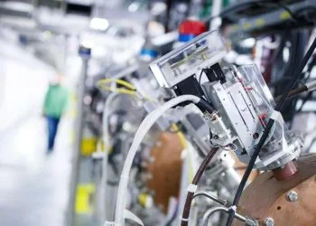 Nel tunnel dell'LHC a Ginevra (Ansa)