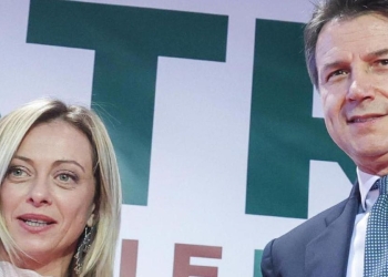 Il leader del M5S, Giuseppe Conte, con Giorgia Meloni ad "Atreju" (Foto: Ansa, 2021)