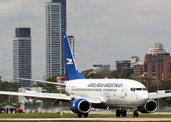 Un aereo di Areolineas Argentinas (Ansa)