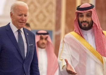 Il presidente americano Joe Biden con il principe ereditario saudita M. bin Salman a Jedda nel luglio 2022 (Ansa)