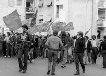 Militanti di Lotta Continua, Avanguardia Operaia, PDUP e Movimento lavoratori in corteo alla periferia di Roma nel 1977 (Ansa) ARCHIVIO/74334