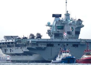 La portaerei britannica Queen Elizabeth (Ansa)