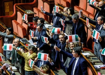 I banchi della sinistra in aula al Senato (Ansa)