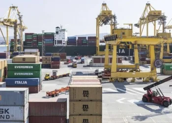 Il porto di Trieste (Ansa)