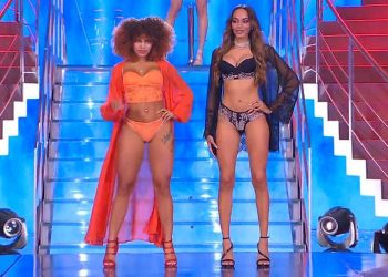 Sfilata in intimo Ciao Darwin 2023 (screen da TV)