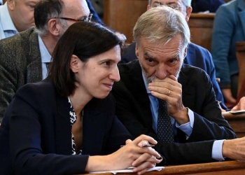 Elly Schlein, segretaria del Pd, con Graziano Delrio (Ansa)