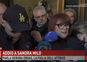 Ciro De Lollis e Debora Ergas a Storie Italiane screenshot tv 2024