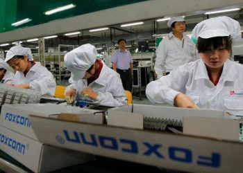 Lo stabilimento Foxconn di Shenzen (Ansa)