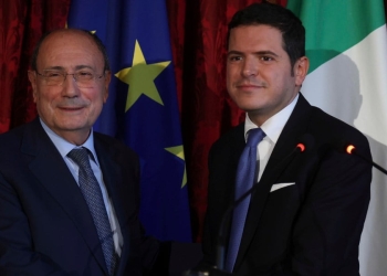 Renato Schifani, presidente della Regione Sicilia con Gaetano Galvagno, presidente Ars (Ansa)