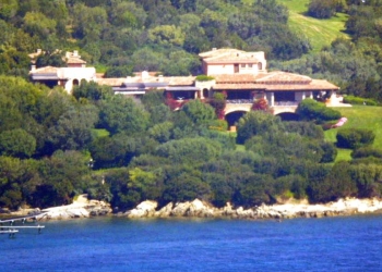 La villa di Silvio Berlusconi "La Certosa". (Foto Antonello Zappadu, Ansa 2003)
