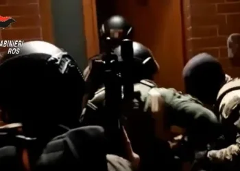 Carabinieri del Ros in azione (Ansa)