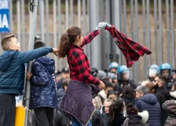 Protesta nel carcere romano di Rebibbia (Ansa)