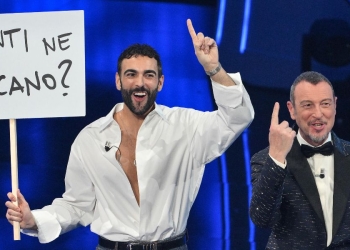 Marco Mengoni e Amadeus alla prima serata del Festival di Sanremo 2024 (Foto: ANSA)