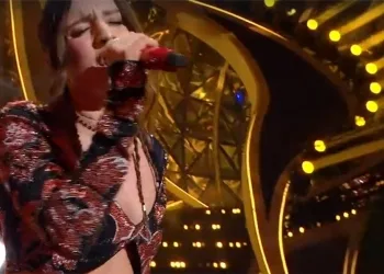 Angelina Mango a Sanremo 2024 screenshoot tv