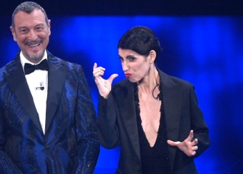 Amadeus con Giorgia nella seconda serata del Festival di Sanremo 2024 (Foto: ANSA/RICCARDO ANTIMIANI)