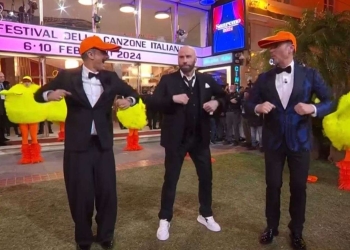Il balletto di John Travolta a Sanremo 2024