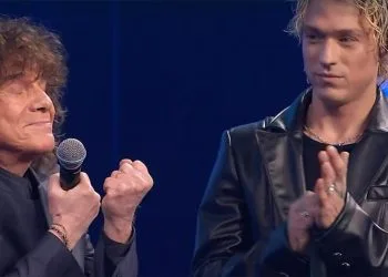Riccardo Cocciante e Irama a Sanremo 2024, screenshot tv