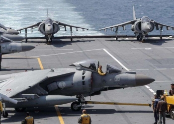 A bordo della nave Cavour, nel 2018 (Ansa)