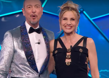 Lorella Cuccarini, abito Sanremo 2024 (screen da TV)