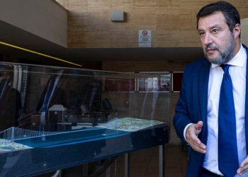 Il ministro delle Infrastrutture Matteo Salvini esce dalla sede della società Stretto di Messina (Foto: ANSA/MASSIMO PERCOSSI, 2023)
