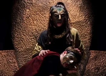 Un momento di "Antigone" (dal profilo FB di Karkís, foto di Paolo Zunino)