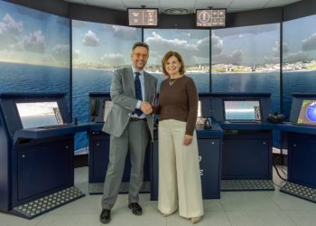 Dr.ssa Paola Vidotto (Direttore Generale dell’Accademia Italiana della Marina Mercantile) e Dr. Massimo Debenedetti (Amministratore Delegato del CETENA)